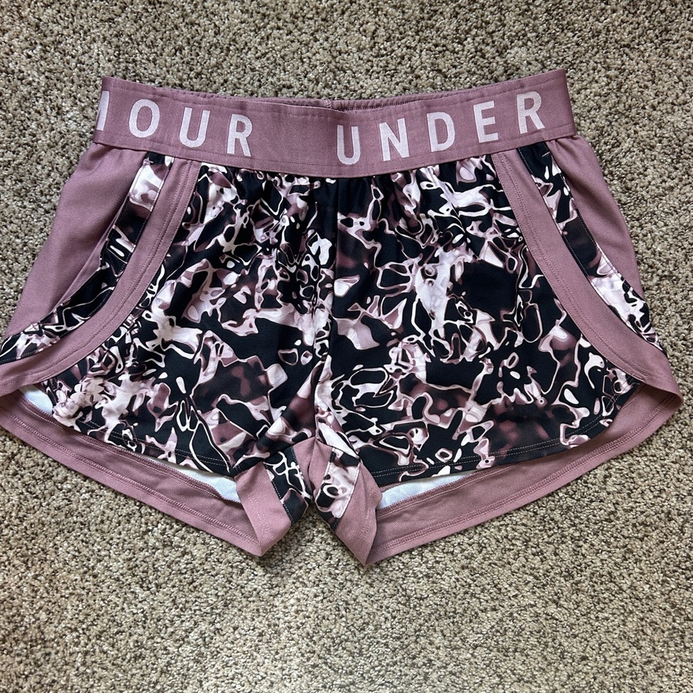 Under Armour shorts! Size medium in black and mauve color!